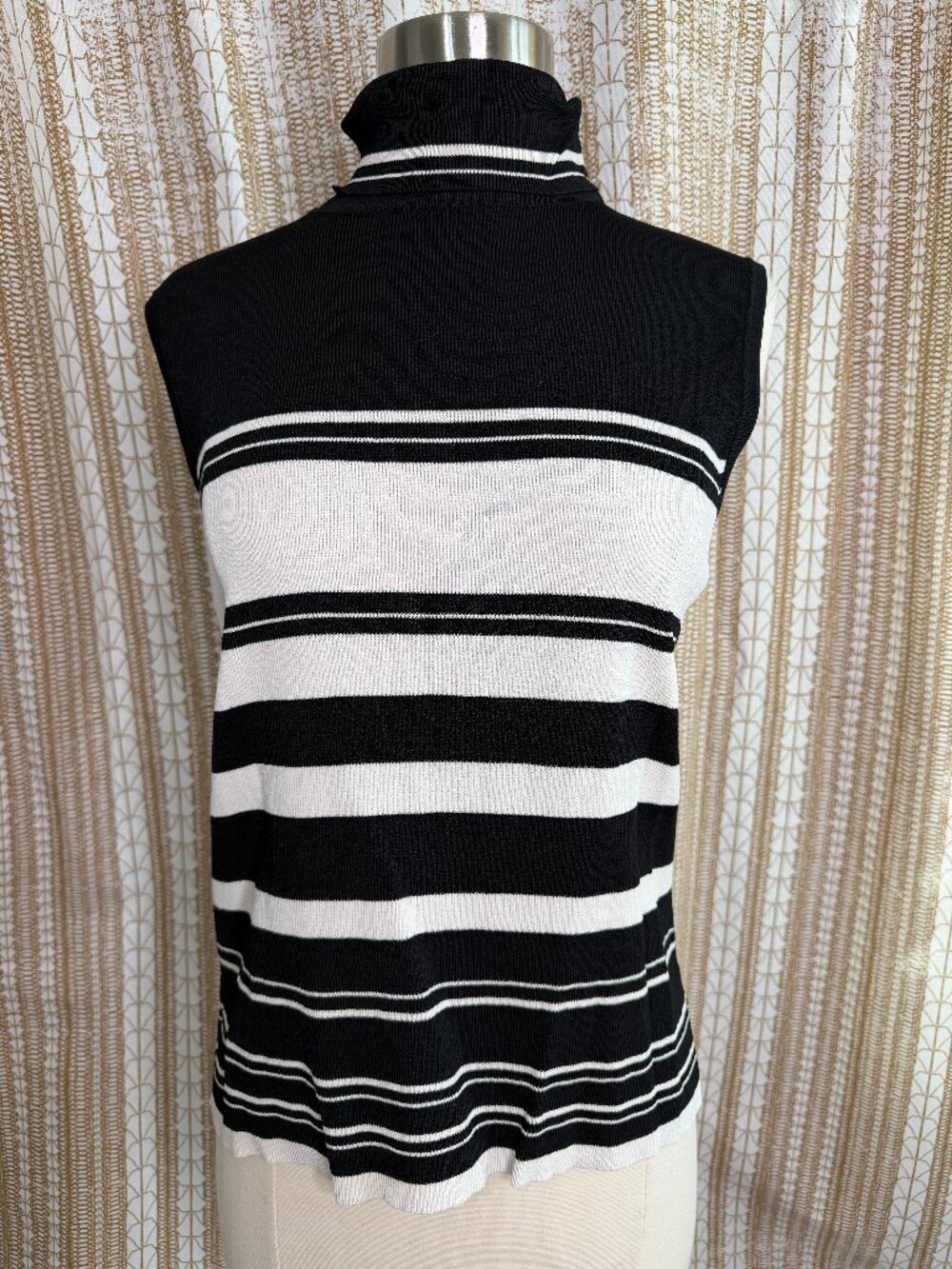 Tailor Women’s Medium Black White Striped Sleeveless Turtleneck Sweater Top